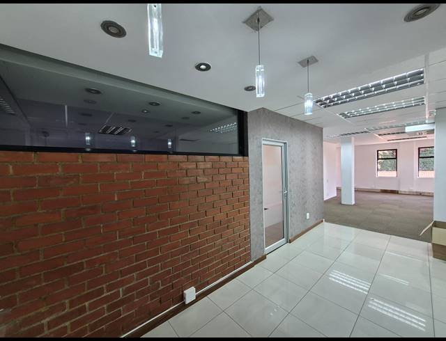 182M² OFFICE TO LET IN KRAMERVILLE